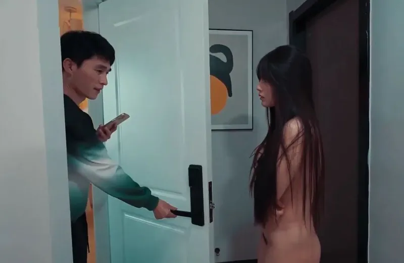 Cho cô nàng nhà bên trần chuồng ở nhờ vì bị chồng đuổi ra khỏi nhà